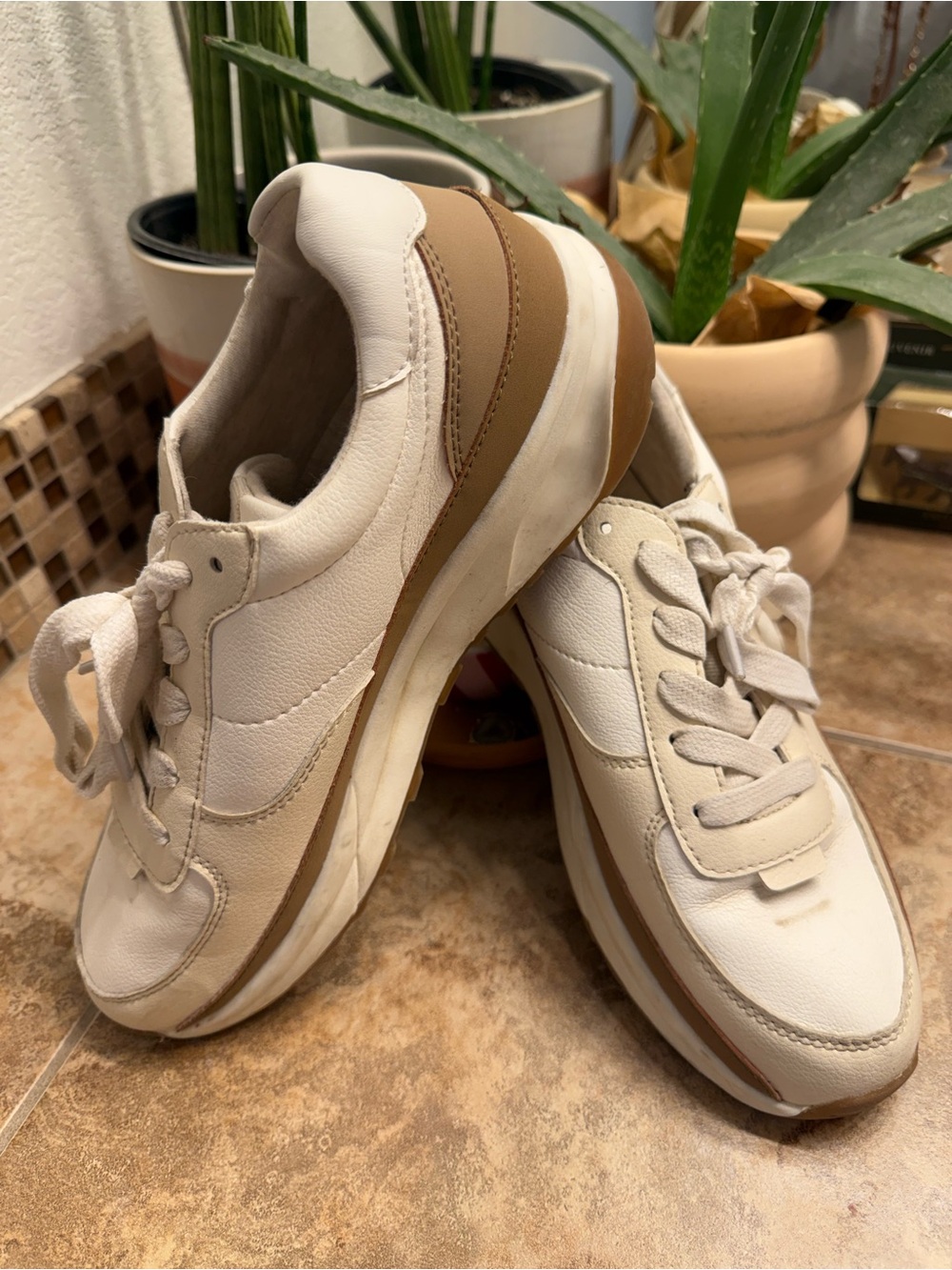 Women’s Neutral Cream & Tan Lace-Up Platform Sneakers
